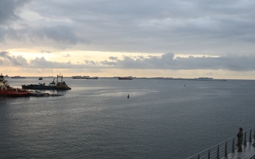 USNS Burlington Departs from Panama