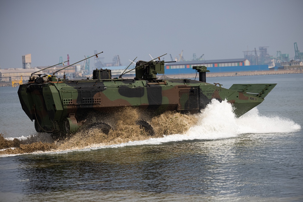 SY24 | 15th MEU Conducts Shore to Ship Movement