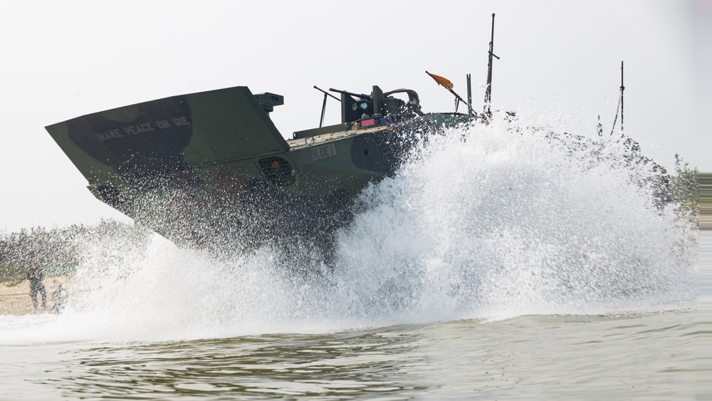 SY24 | 15th MEU Conducts Shore to Ship Movement