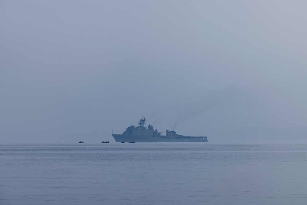 SY 24 | BLT 1/5 conducts shore to ship movement