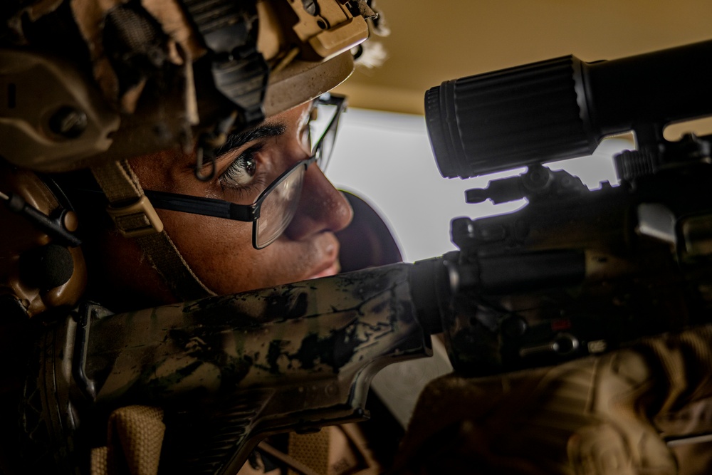 Marines with 3/5 conduct urban lanes during AFX as part of SLTE 5-24