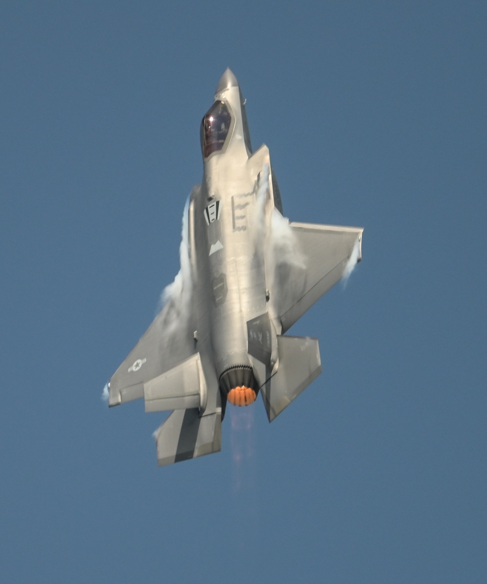 Practice Show for Frontiers in Flight Air Show