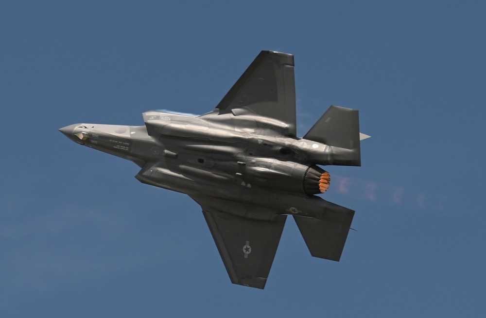Practice Show for Frontiers in Flight Air Show