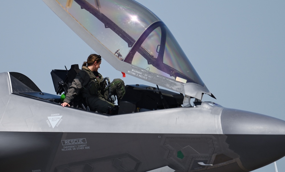 Practice Show for Frontiers in Flight Air Show