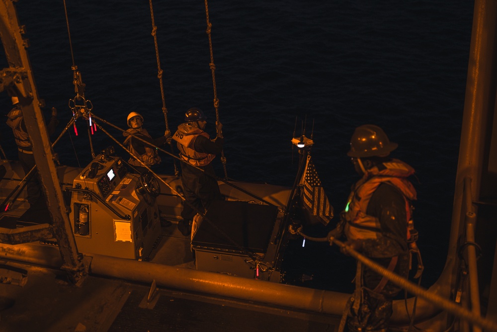 George Washington conducts Boat Ops