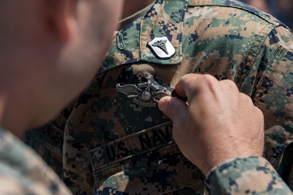31st MEU corpsman receive Fleet Marine Force pin