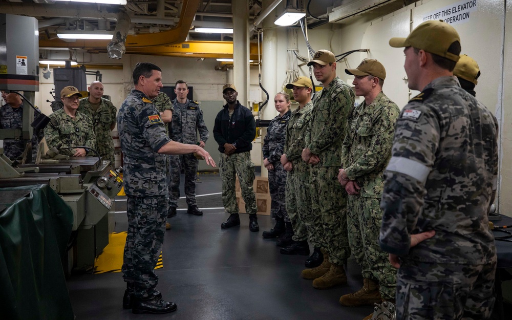 Royal Australian Chief of Navy Vice Admiral Mark Hammond Visits Emory S. Land