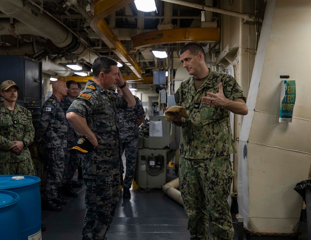 Royal Australian Chief of Navy Vice Admiral Mark Hammond Visits Emory S. Land