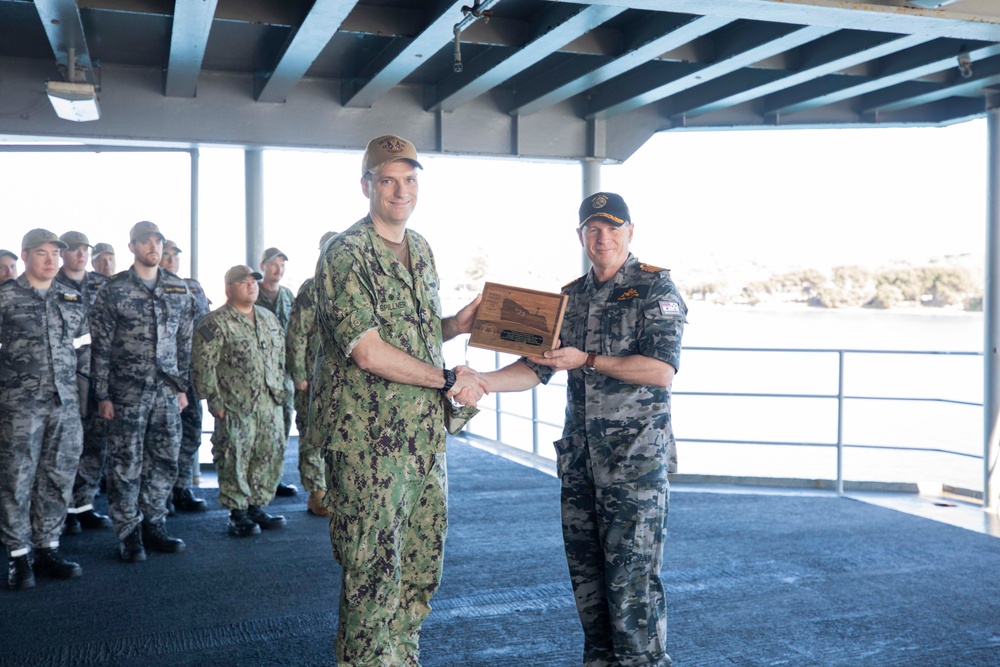 Royal Australian Chief of Navy Vice Admiral Mark Hammond Visits Emory S. Land