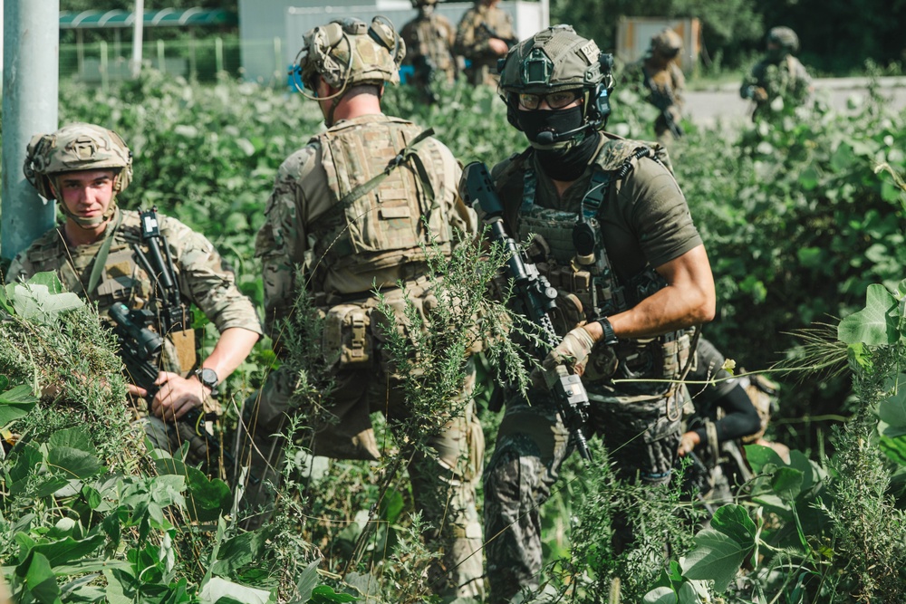 SY 24 | Combining Forces: 15th MEU, ROK Recon, British Royal Marine Commandos Conduct Raid Rehearsal