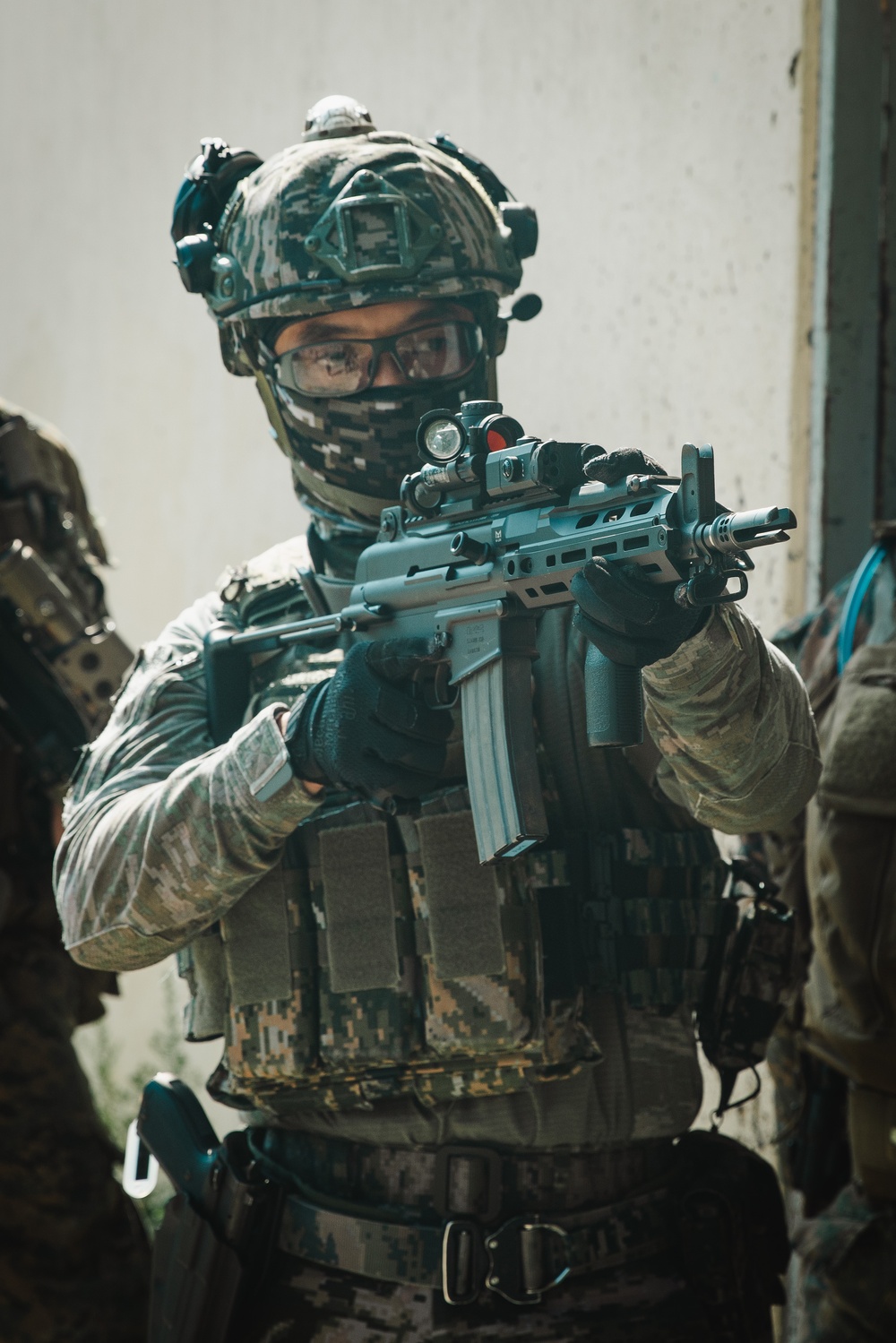 SY 24 | Combining Forces: 15th MEU, ROK Recon, British Royal Marine Commandos Conduct Raid Rehearsal