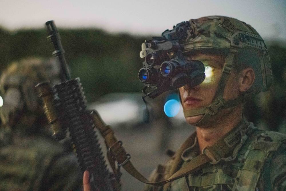 SY 24 | Combining Forces: 15th MEU, ROK Recon, British Royal Marine Commandos Conduct Raid Rehearsal