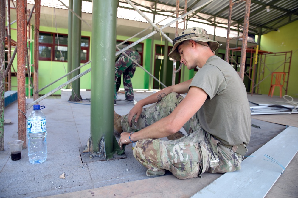 Indonesian Armed Forces partners with U.S. Army to renovate a school