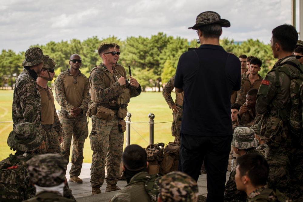 ROK Marines, 15th MEU Finish Mountain Warfare Training with MV-22 Fast-rope