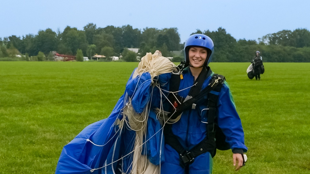 Dutch Wings Parachute Course