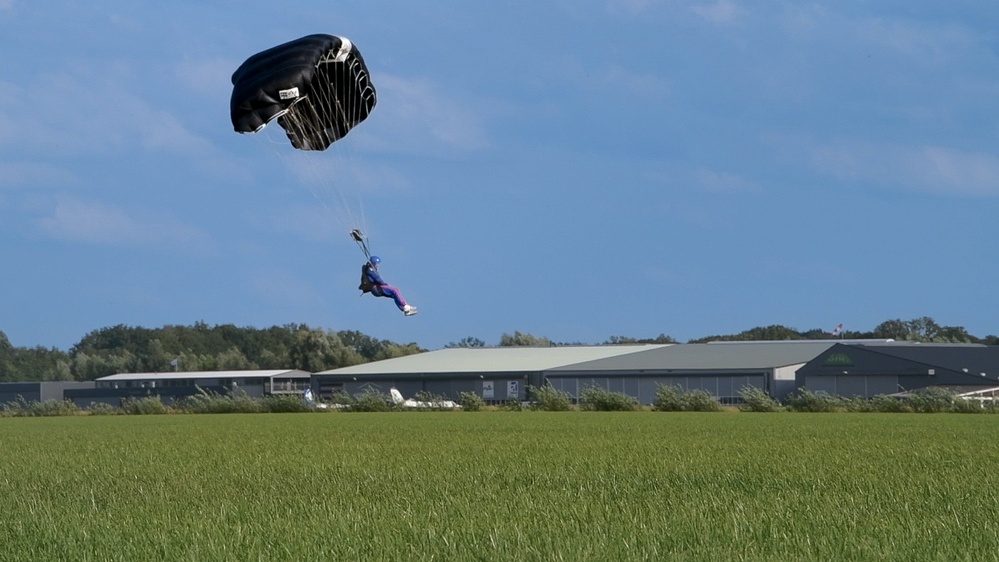 Dutch Wings Parachute Course