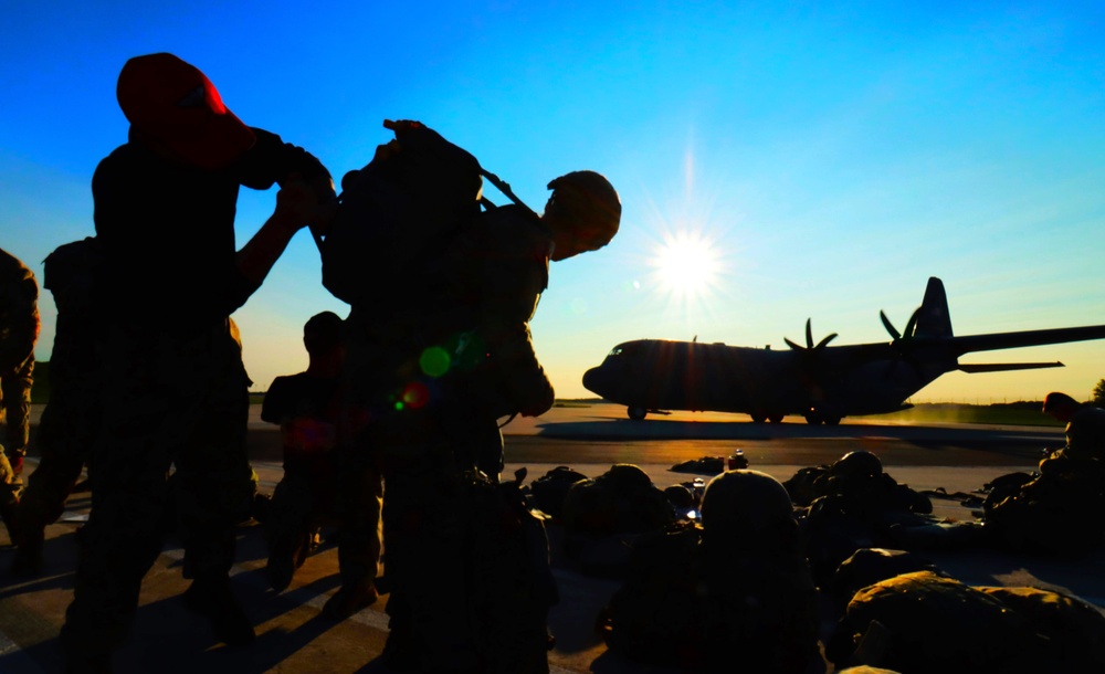 JB MDL- 404 Civil Affairs (Airborne) Conducts Airborne Operation