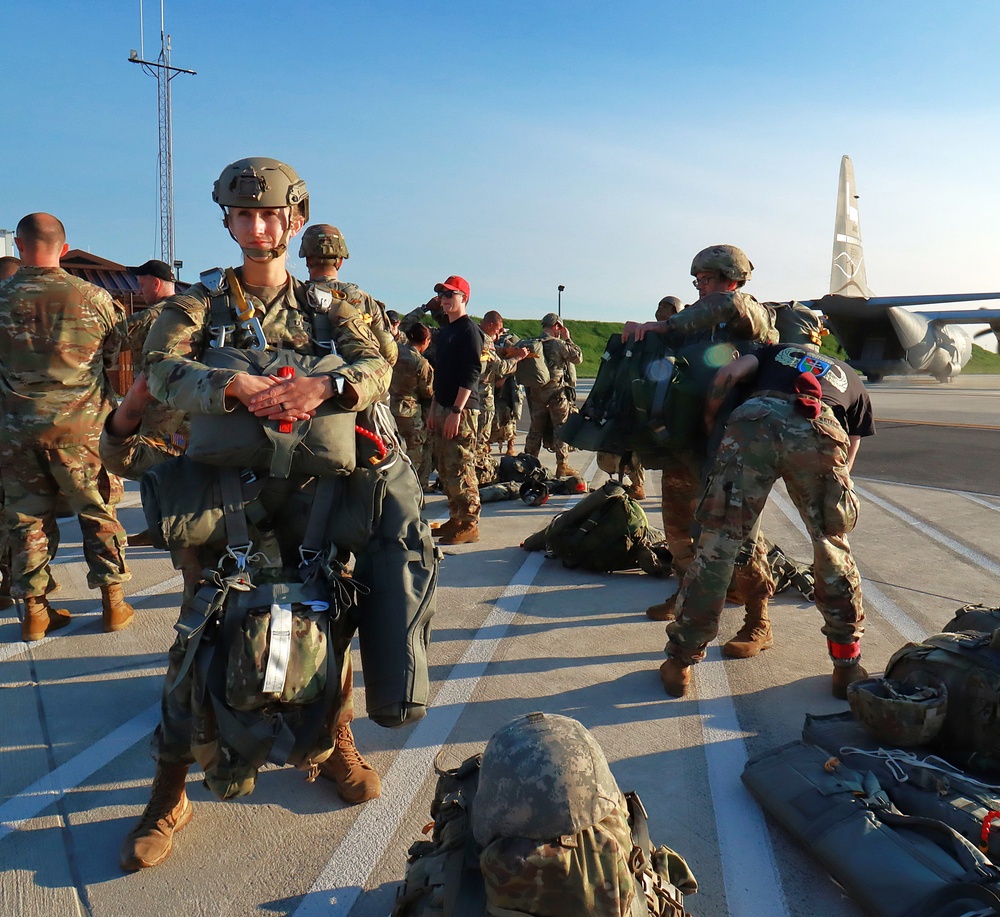 JB MDL- 404 Civil Affairs (Airborne) Conducts Airborne Operation
