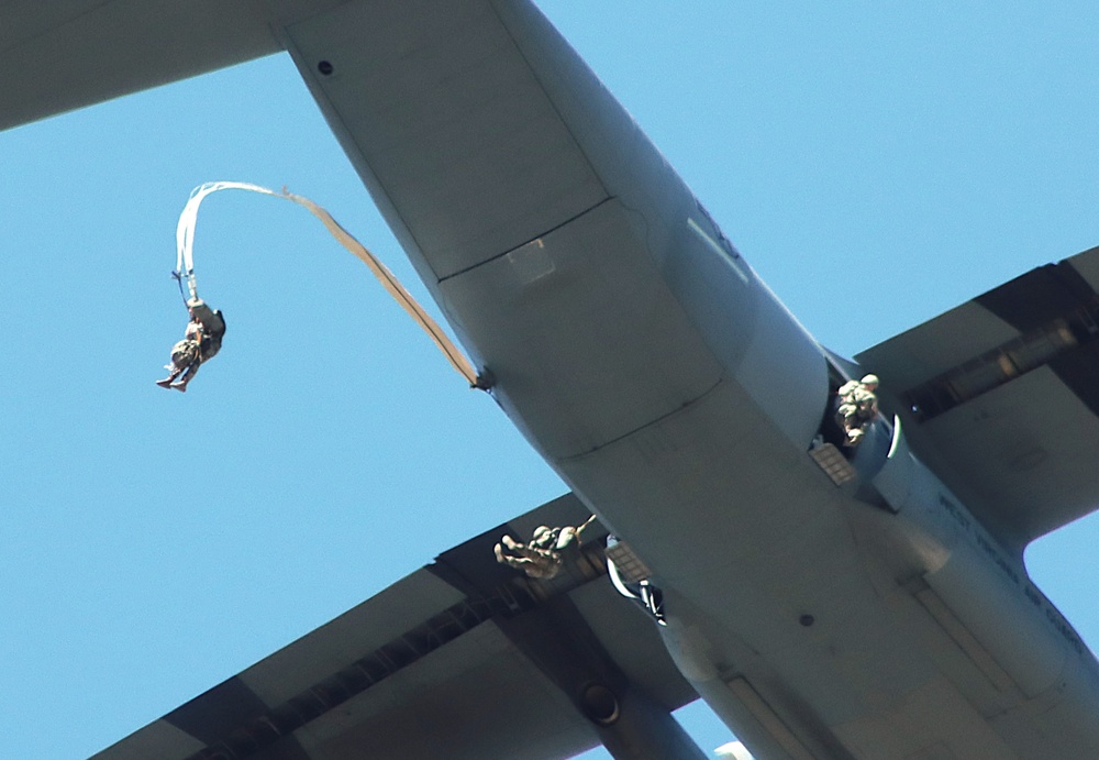JB MDL- 404 Civil Affairs (Airborne) Conducts Airborne Operation