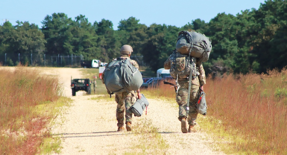 JB MDL- 404 Civil Affairs (Airborne) Conducts Airborne Operation