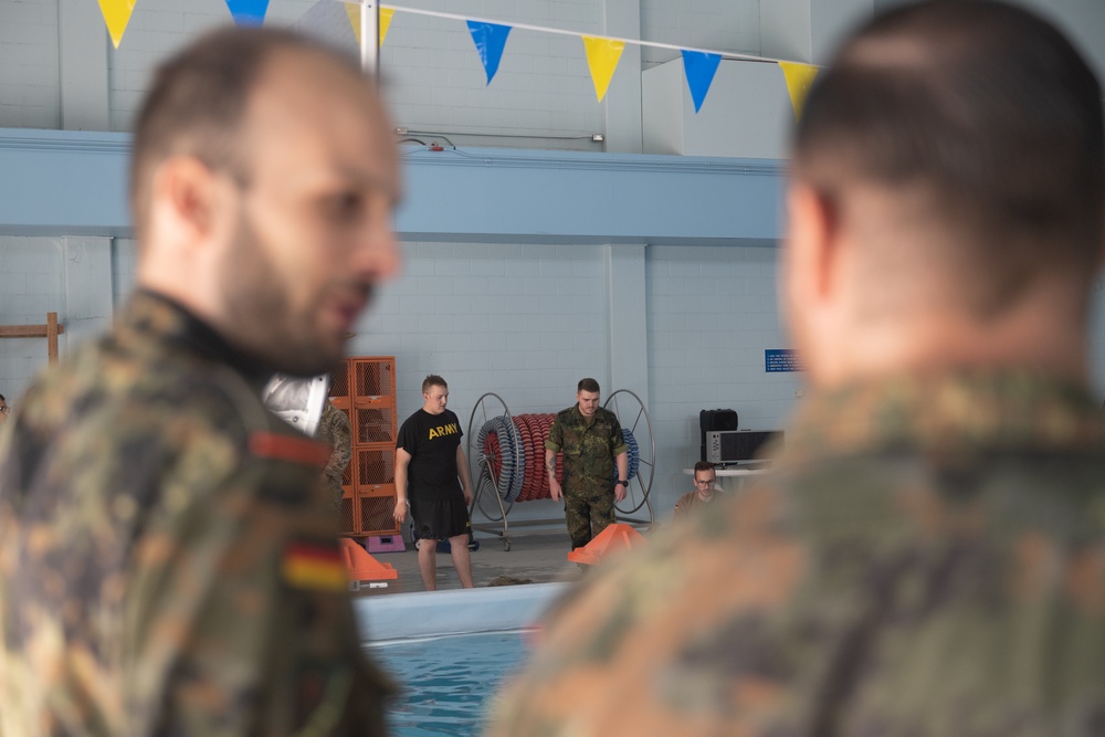 Airmen, Soldiers Perform Joint Qualification for German Armed Forces Proficiency Badge