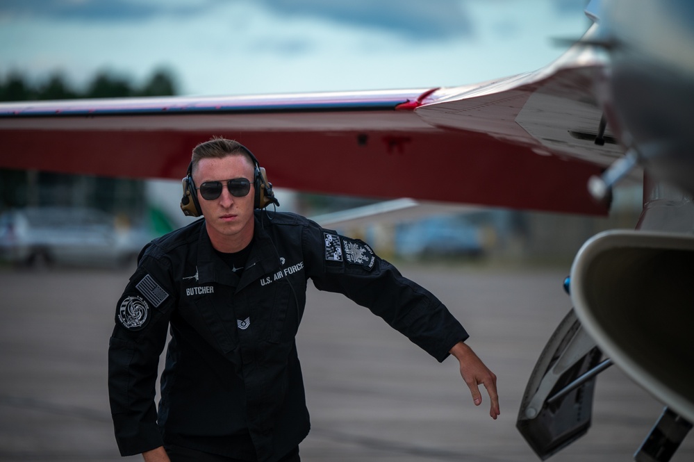 The U.S. Air Force F-16 Viper Demonstration Team performs at the Airshow Atlantic