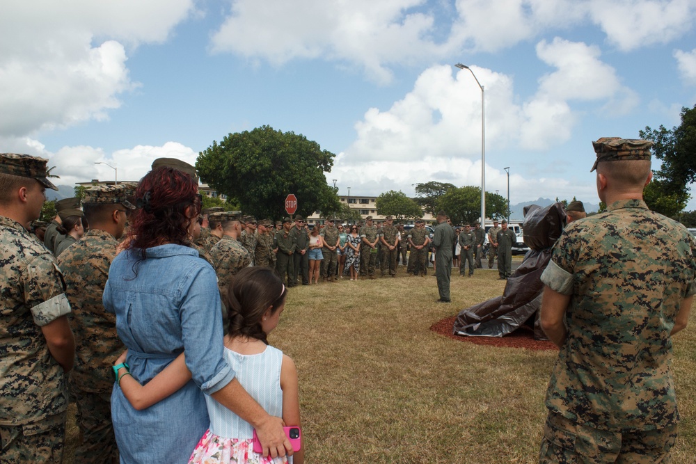 VMM-363 unveils memorial