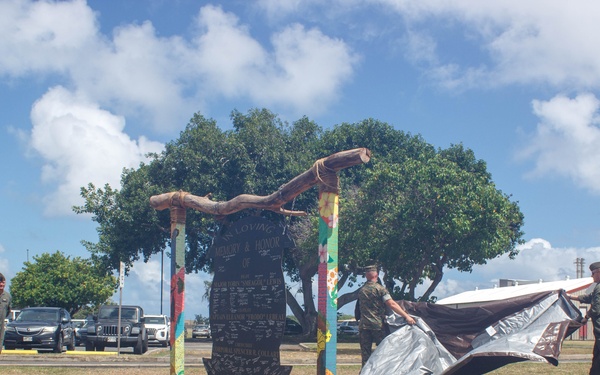 VMM-363 unveils memorial
