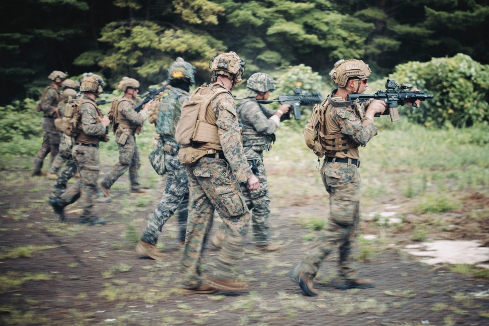 ROK, 15th MEU Recon Marines Conduct Live-Fire Ranges
