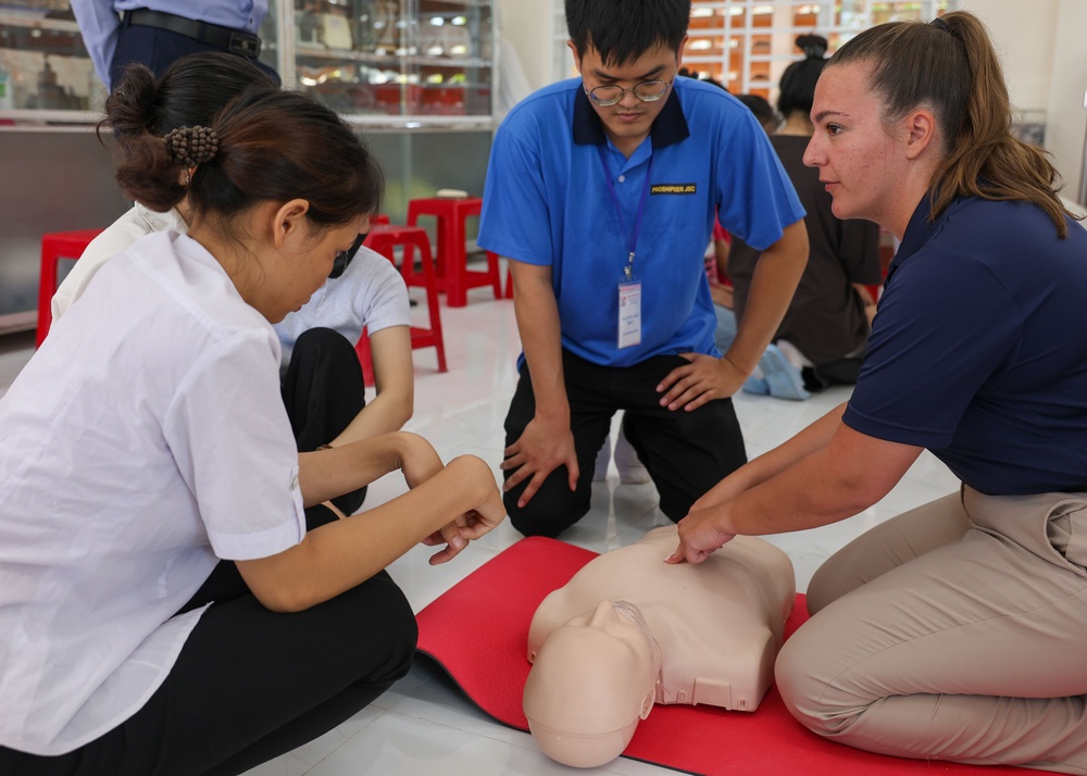 Pacific Partnership 2024-2 Medical Team Facilitates a Basic Live Support Course at DTT College