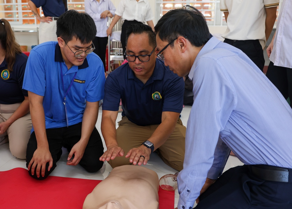 Pacific Partnership 2024-2 Medical Team Facilitates a Basic Live Support Course at DTT College