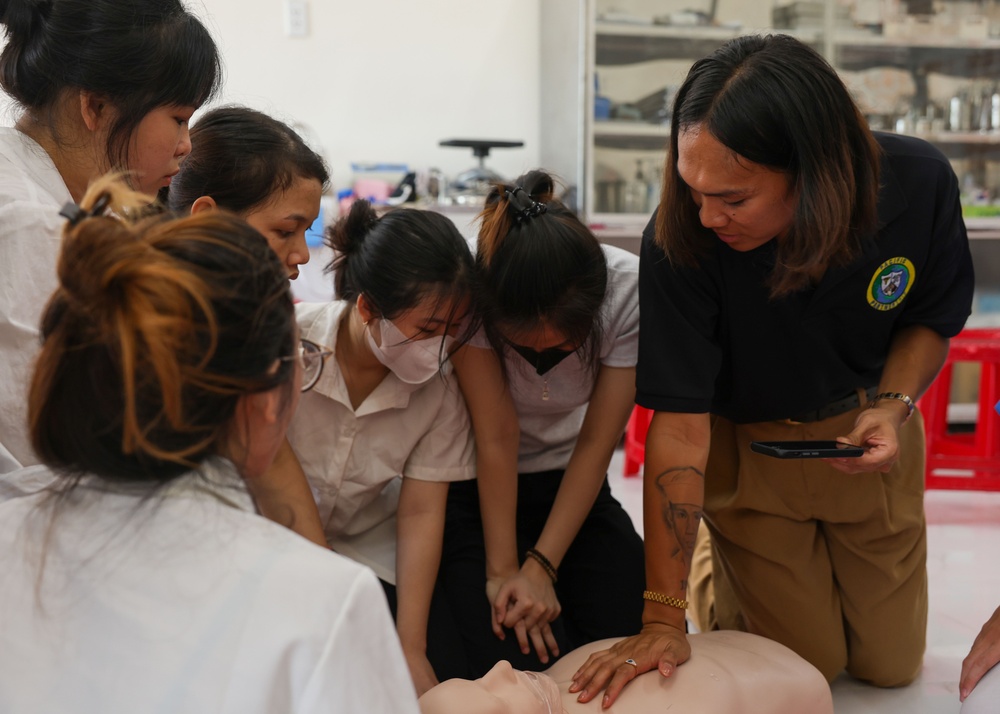 Pacific Partnership 2024-2 Medical Team Facilitates a Basic Live Support Course at DTT College
