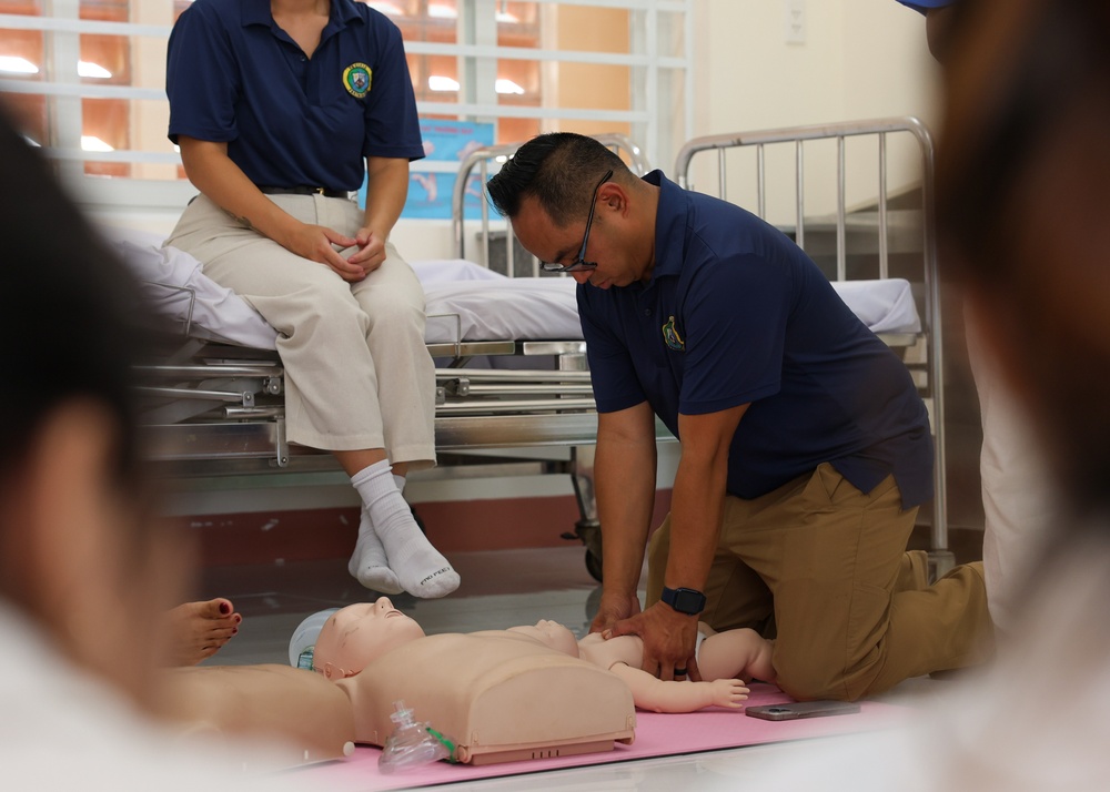 Pacific Partnership 2024-2 Medical Team Facilitates a Basic Live Support Course at DTT College