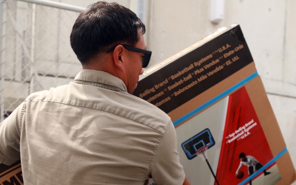 Marine ran 32 miles to raise $1000 for local community