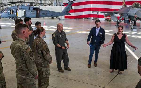 Dr. Gavulic Howk speaks with Aviano Air Base