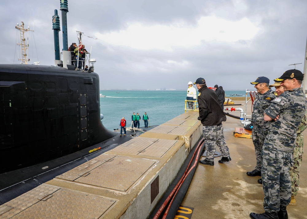 USS Hawaii Arrives at HMAS Stirling as Part of AUKUS Pillar 1