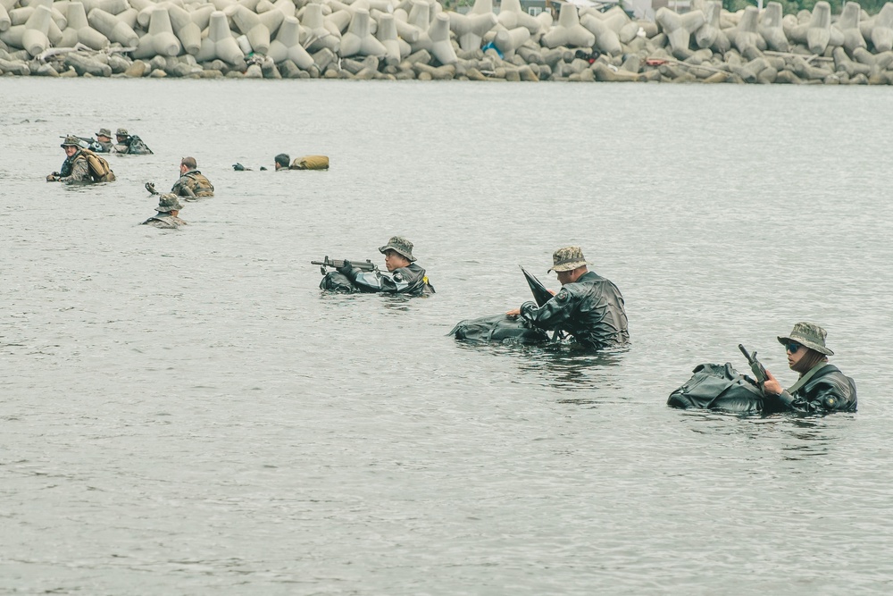 15th MEU, ROK Recon participate in Small Boat Tactics, Tactical Beach Insertions