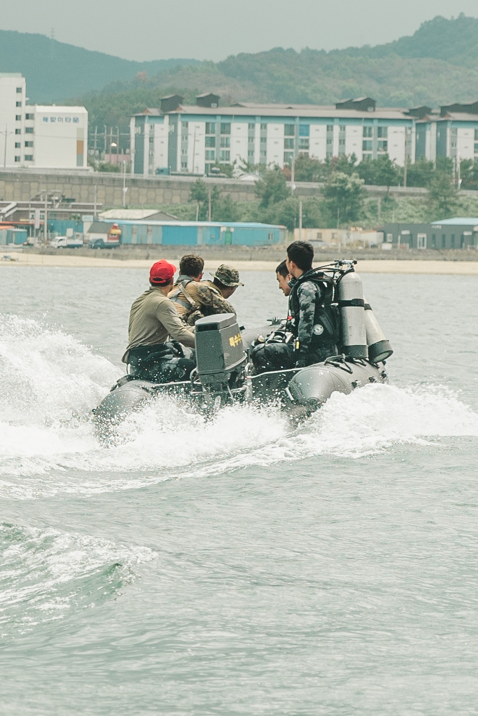 15th MEU, ROK Recon participate in Small Boat Tactics, Tactical Beach Insertions