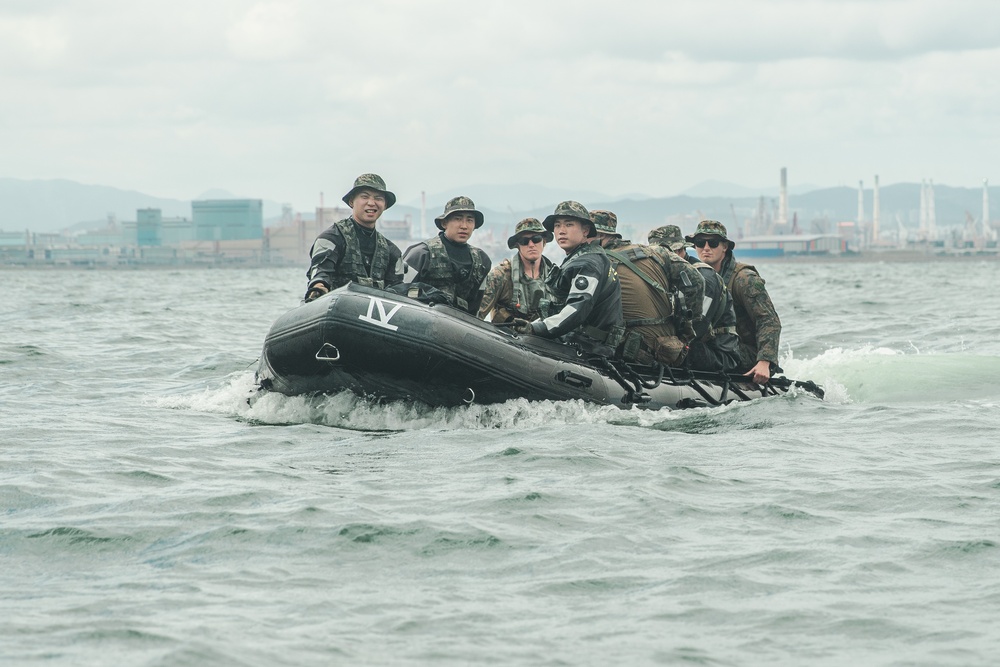 15th MEU, ROK Recon participate in Small Boat Tactics, Tactical Beach Insertions