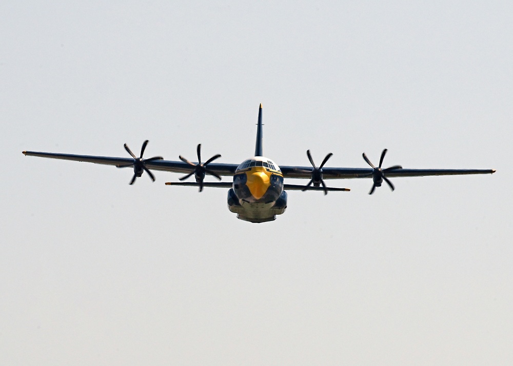 The U.S. Navy Flight Demonstration Team, the Blue Angels, perform in Wichita, Kansas at the Frontiers In Flight Air Show. (U.S. Navy photo by Chief Mass Communication Specialist Michael Russell/Released)