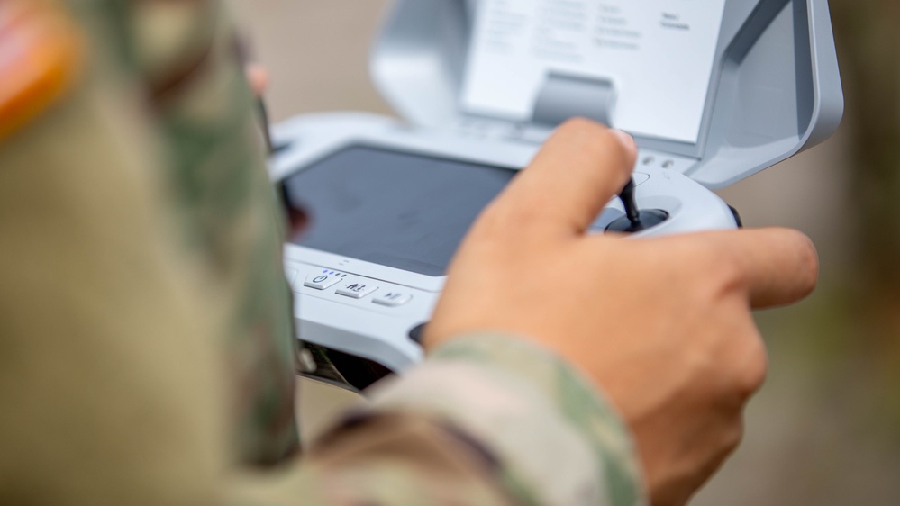US Senator meets with Oklahoma National Guard leaders of cUAS program