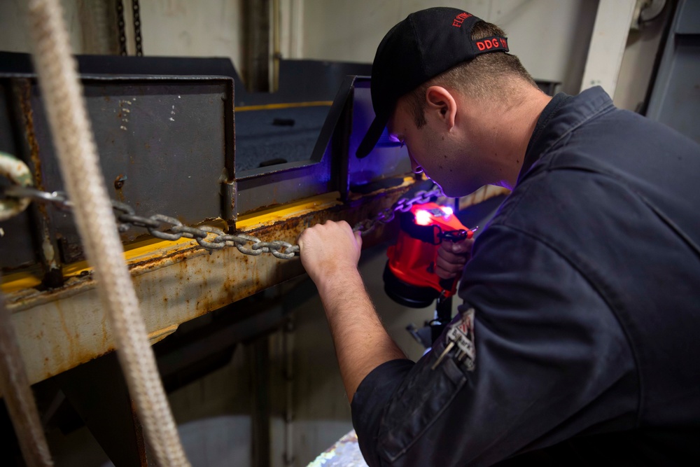 USS Spruance conducts maintenance