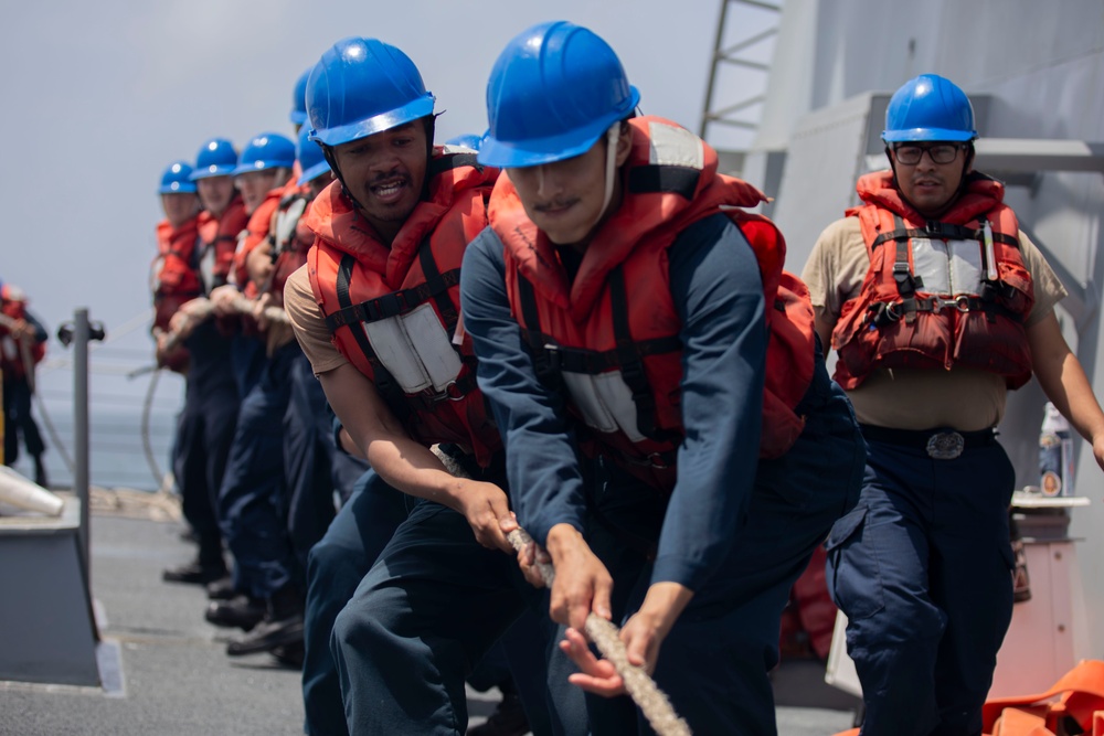 USS Spruance conducts replenishment-at-sea with USNS Big Horn