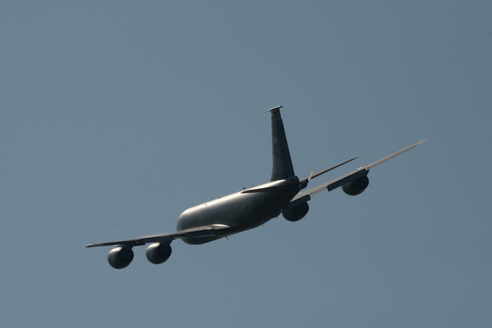 KC-135 left turn