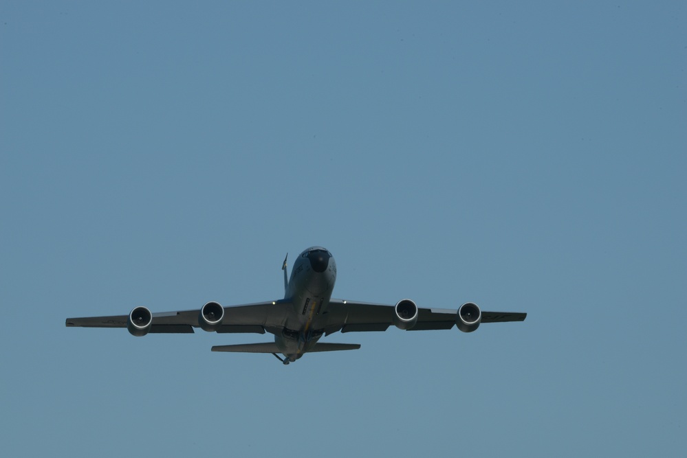 KC-135 flying