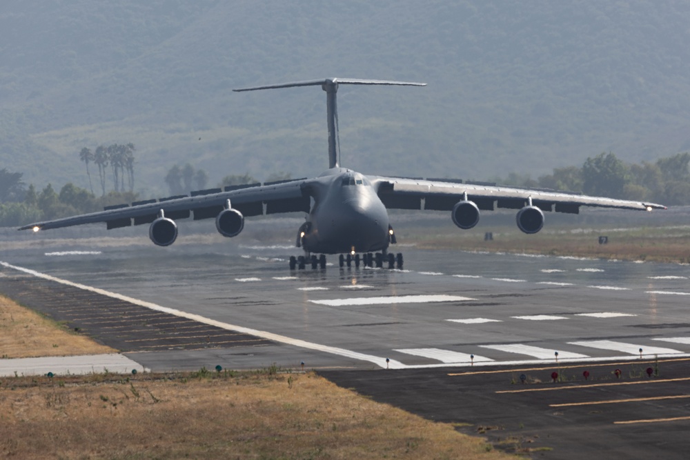 DVIDS - Images - MCAS Pendleton C-5M Super Galaxy Landing and LoadEx ...