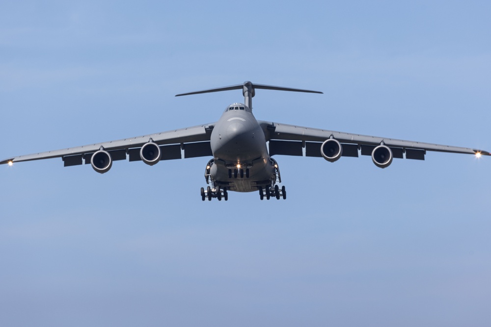 MCAS Pendleton C-5M Super Galaxy Landing and LoadEx
