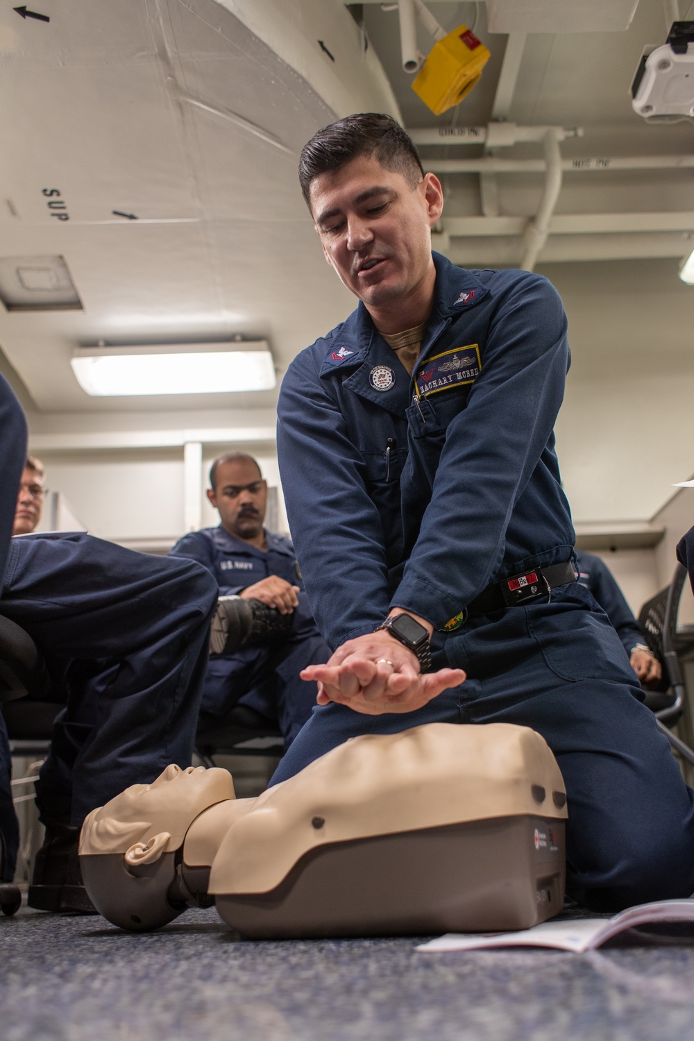 USS GEORGE WASHINGTON (CVN 73) Sailors learn CPR