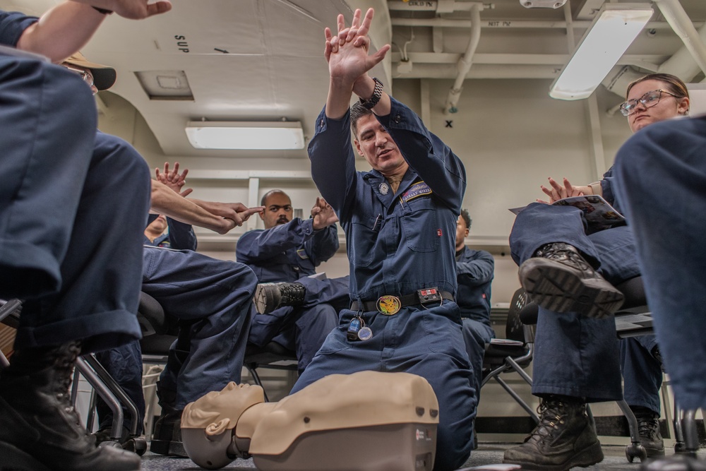 USS GEORGE WASHINGTON (CVN 73) Sailors learn CPR