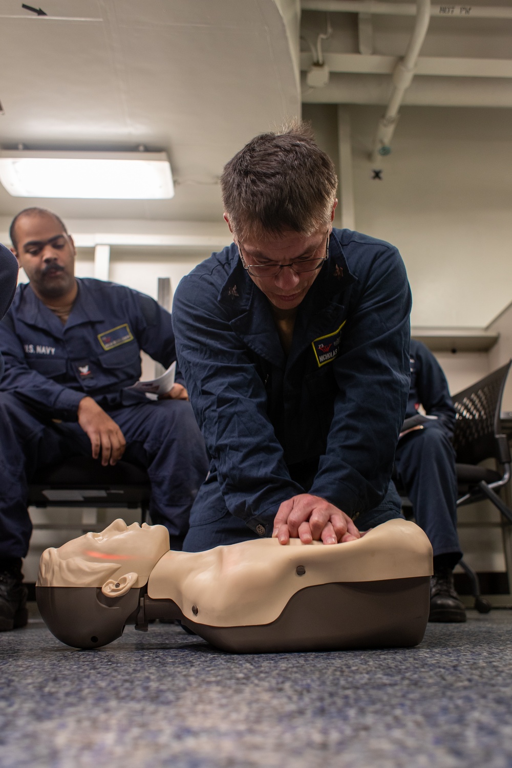 USS GEORGE WASHINGTON (CVN 73) Sailors learn CPR